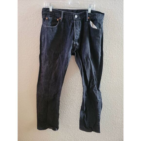 Levi's 501 Men's Black Button Fly Straight Leg Classic Denim Jeans Size 36/32 - Picture 1 of 3